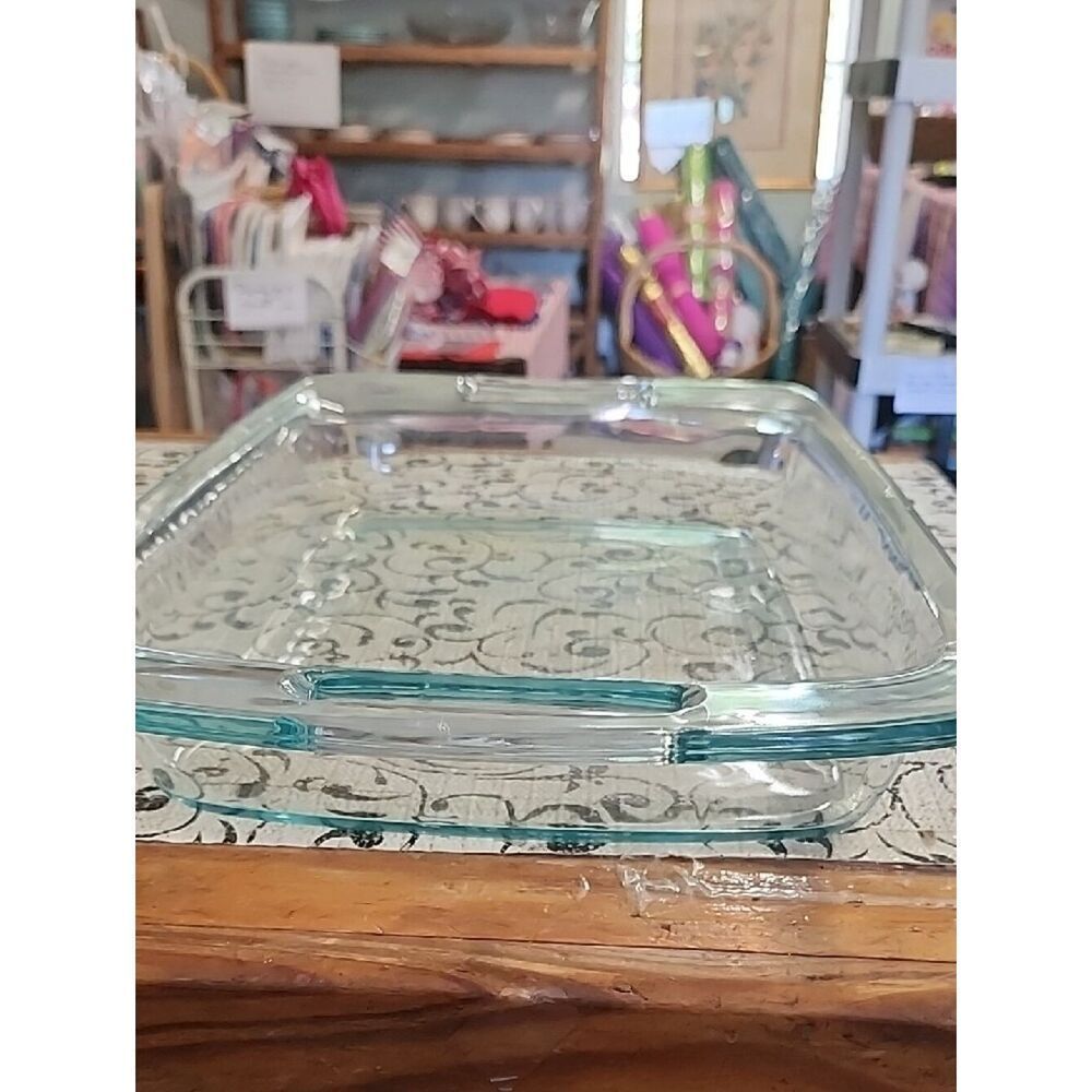 Pyrex Clear Glass Rectangular Baking Dish with Handles - Picture 4 of 7